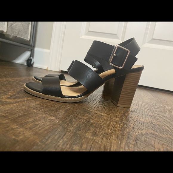 Old Navy black 3 strap 3 inch chunky heel - Picture 7 of 7
